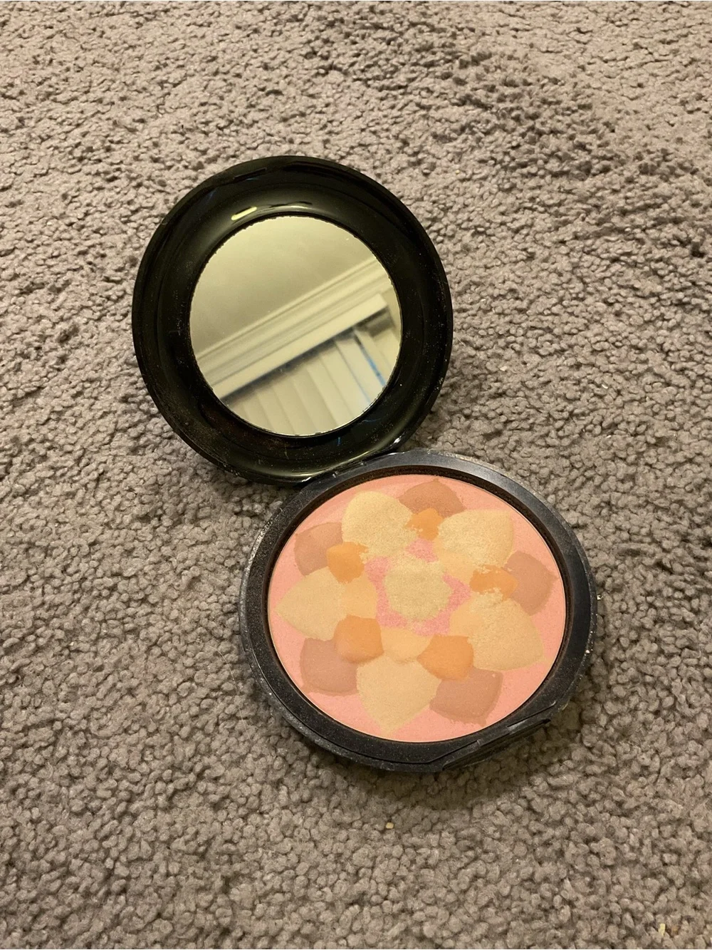 NWOT Signature Club A Fresh Cut Flowers Brightening Powder Mat Makeup Beauty